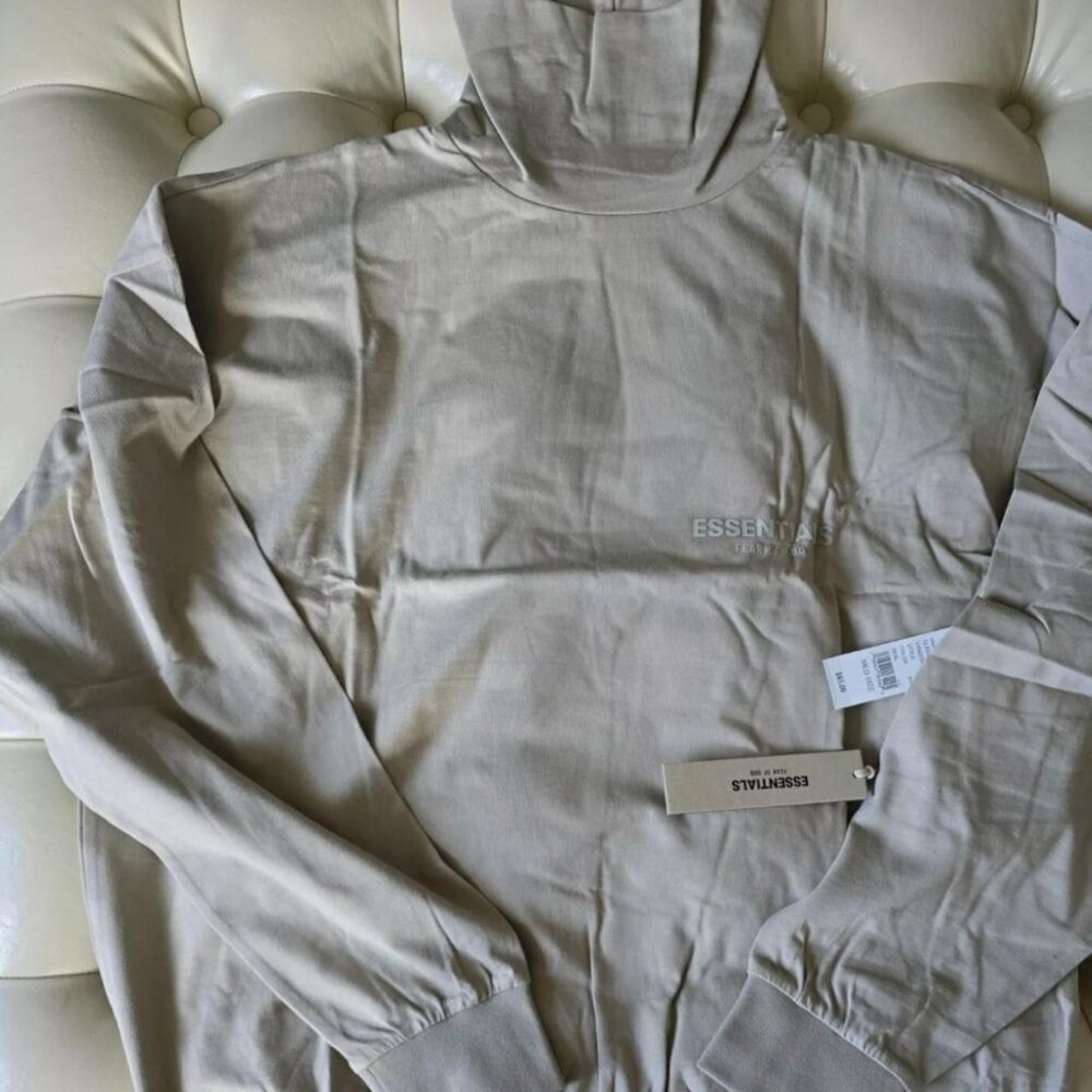 Essentials seal long sleeve turtleneck size Medium